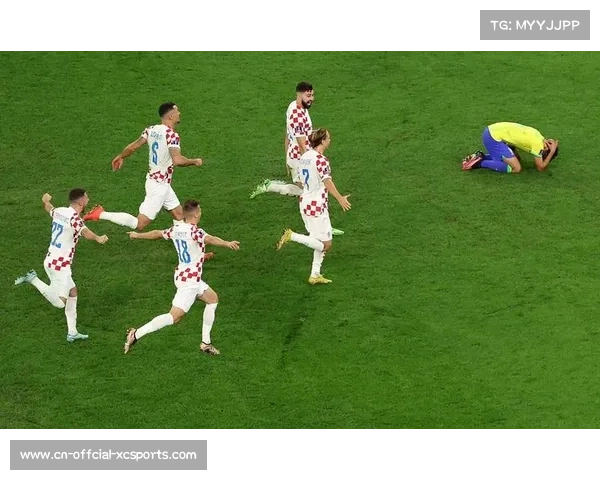 热那亚保级战前全队加练点球，奥斯蒂加德头球重点